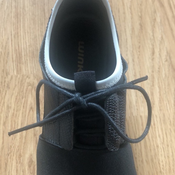 Wink Size 7 Black with white accents sneakers - Picture 4 of 7